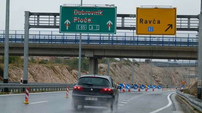 Za pljačku dobili i kamate