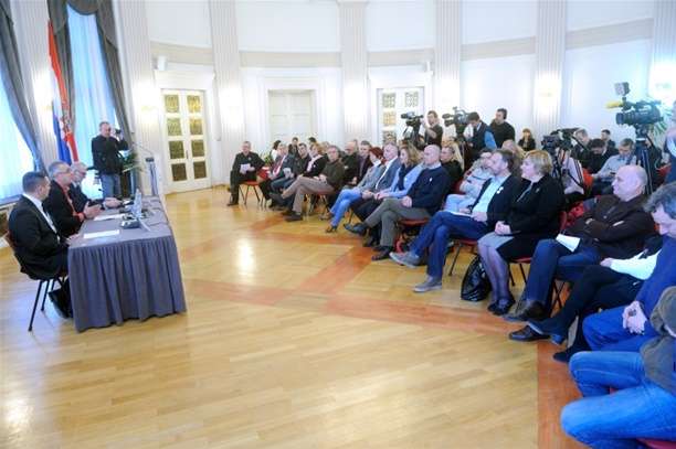 TRIBINA “KAKAV ZAKON O REFERENDUMU TREBAMO?” Prijedlogom zakona o referendumu stvorene su barijere budućim referendumskim inicijativama