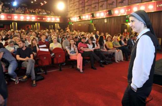 Teresa Forcades u Rijeci: Kapitalizam ubija, trebamo mirnu revoluciju