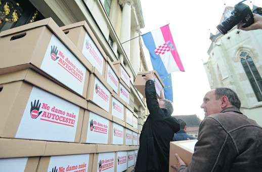 Referendumske inicijative traže da zastupnici ne šalju njihova pitanja na Ustavni sud