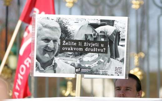 Protiv društva 200 bogatih obitelji: Radnička fronta prosvjedovala ispred Todorićevog dvorca