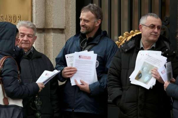 Inicijativa 'Ne damo naše autoceste' protiv Vladinog plana B 