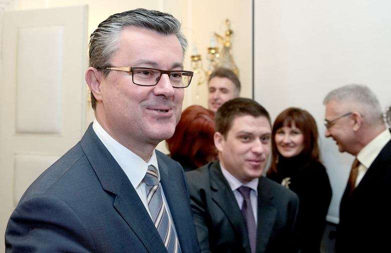 Mirovinci žele ulagati u HAC, HEP i hotele, Orešković im još ne nudi ništa