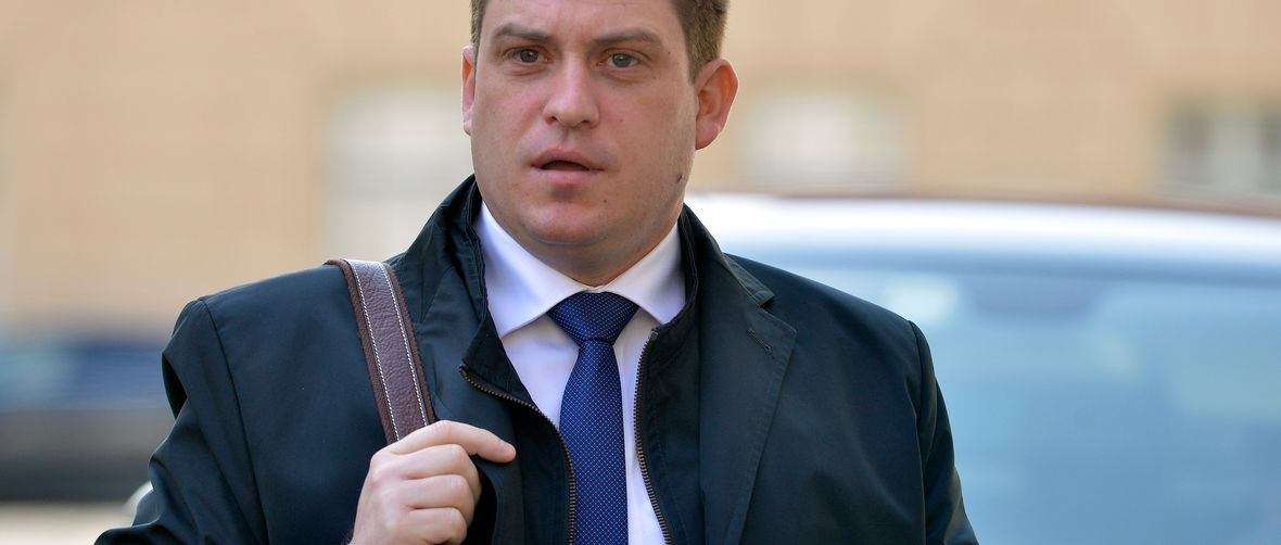 KRŠI LI OLEG BUTKOVIĆ ZAKON? Ministar na odlasku traži šefove za HAC, HC i HŽ! 