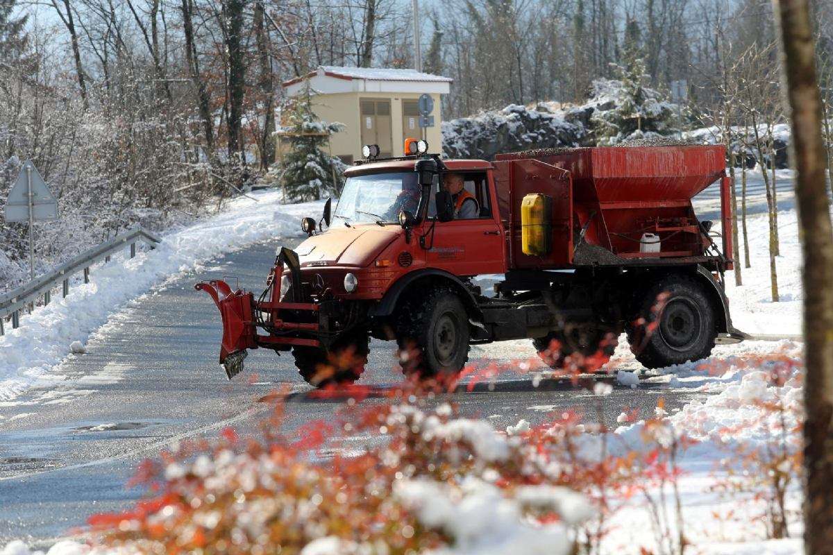 HC mora platiti štetu jer je ralica nabacala snijeg na ogradu