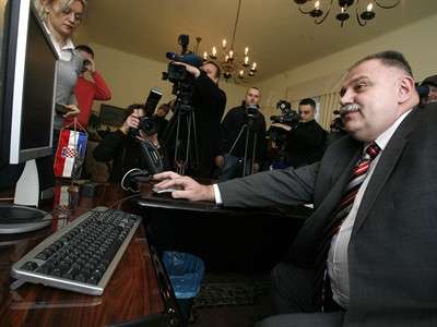 Ina vraća sav dug, Vlada ga daje HAC-u