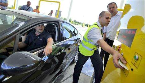 BLOKADA NA CESTI  Dug HAC-a 17 posto državnog proračuna