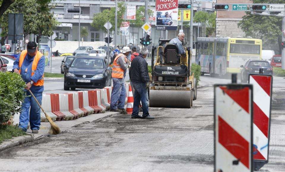 Kako spasiti hrvatske ceste? Cestarine dignite, osiguranje spustite...