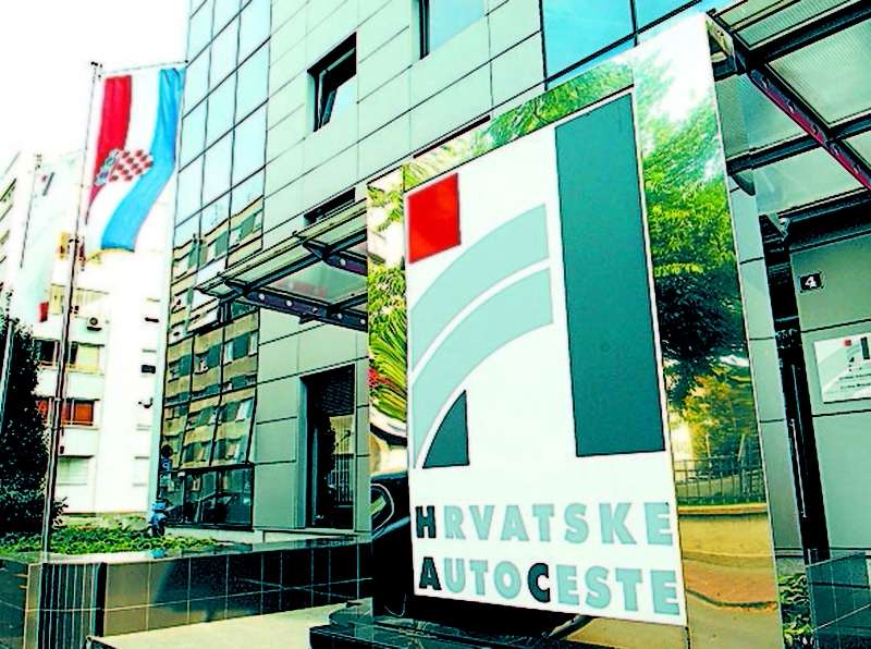 Direktor Krapljan disciplinira radnika koji svjedoči o mitu
