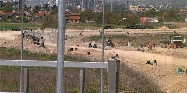 Autocesta koja se zove Zagreb - Sisak ne vozi ni u Zagreb ni u Sisak