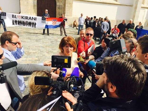 Očito i blokirani dobre žive: Tridesetak "Blokiranih" Vladi poručilo da ode