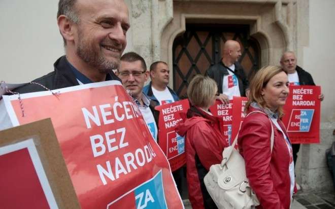 VELIKI JURIŠ ZA SPAS DEMOKRACIJE: Počelo prikupljanje potpisa za ‘referendum o referendumu’, organizatori nikad zadovoljniji!
