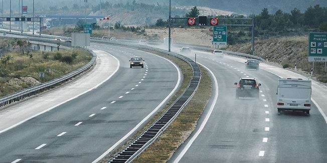 VINJETE NAM NEĆE POMOĆI Samo su dva rješenja za hrvatske autoceste: Ili koncesija ili skuplji benzin i registracija auta. Trećeg nema!
