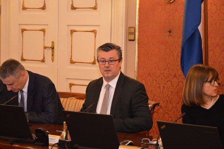 PRORAČUN 2016: Vlada prihvatila prijedlog proračuna uz deficit od 7,5 mlrd kn