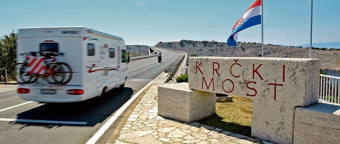 Krčki most zatvaraju da bi turisti plaćali šlepanje prikolica? 