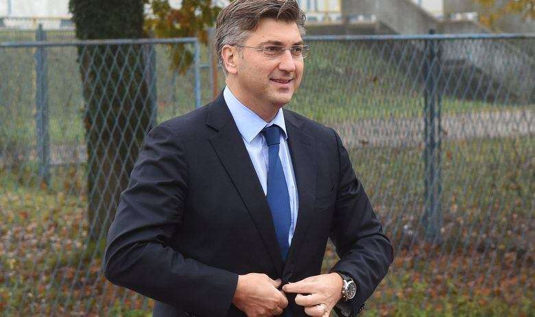 PLENKOVIĆ PRESJEKAO 'Čelnici javnih poduzeća birat će se natječajem, želimo profesionalizaciju i što veću depolitizaciju!' 