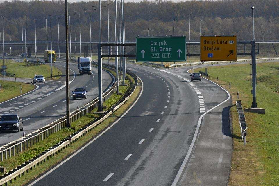Autocestama vozimo 130, a ne bismo smjeli ni 100 km/h