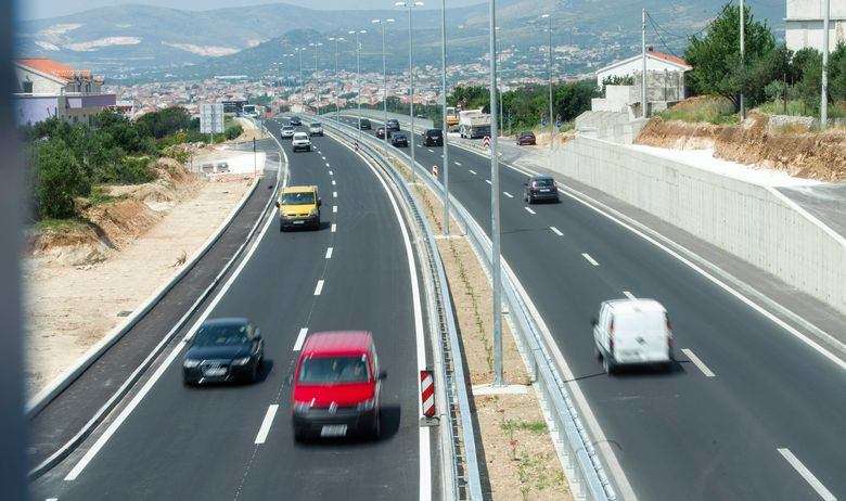 FOTO: ČUDO KRAJ SPLITA! Nakon 11 godina i gotovo 500 milijuna kuna 'vječno gradilište' se pretvorilo u brzu cestu s četiri trake 