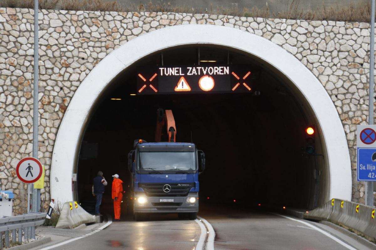 Zatvaranje Sv. Ilije dovelo vozače do ludila, a posebno su ogorčeni poduzetnici: 'Radnike sam morao poslati na odmor! Sad kad nema tunelarine, više ih nije briga...'