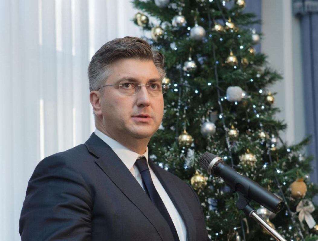 Plenković: vlada razmatra paket mjera za povećanje minimalne plaće