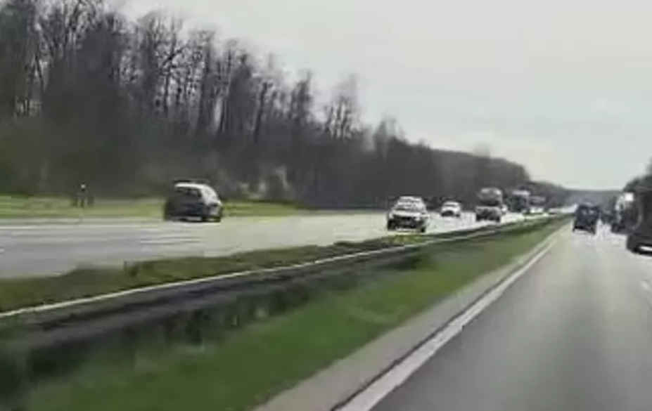 Video: U suprotnom smjeru po autocesti A1 jurio 140km/h, zamalo se zabio u auto u zaustavnoj traci